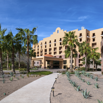 LUXURY RESORT OVERLOOKING THE ISLANDS OF LORETO