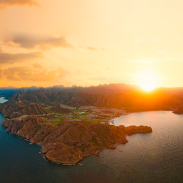 Discover blue mind travel: The latest wellness trend for water lovers
